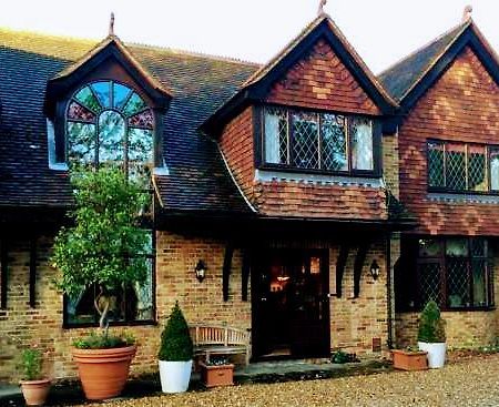 Tudor Place Bed & Breakfast วินเนอร์ช ภายนอก รูปภาพ